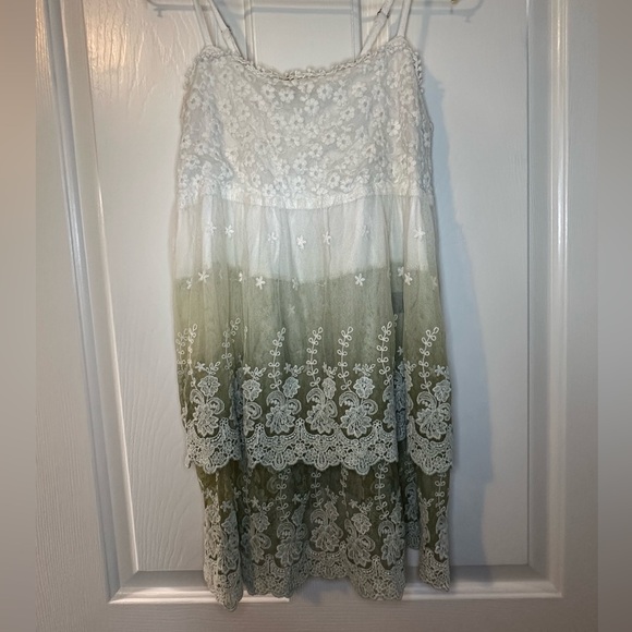 POL White and Green Ombre Tiered Lace Top - Picture 1 of 5